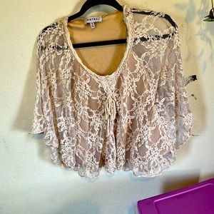 Lacey blouse w/hood